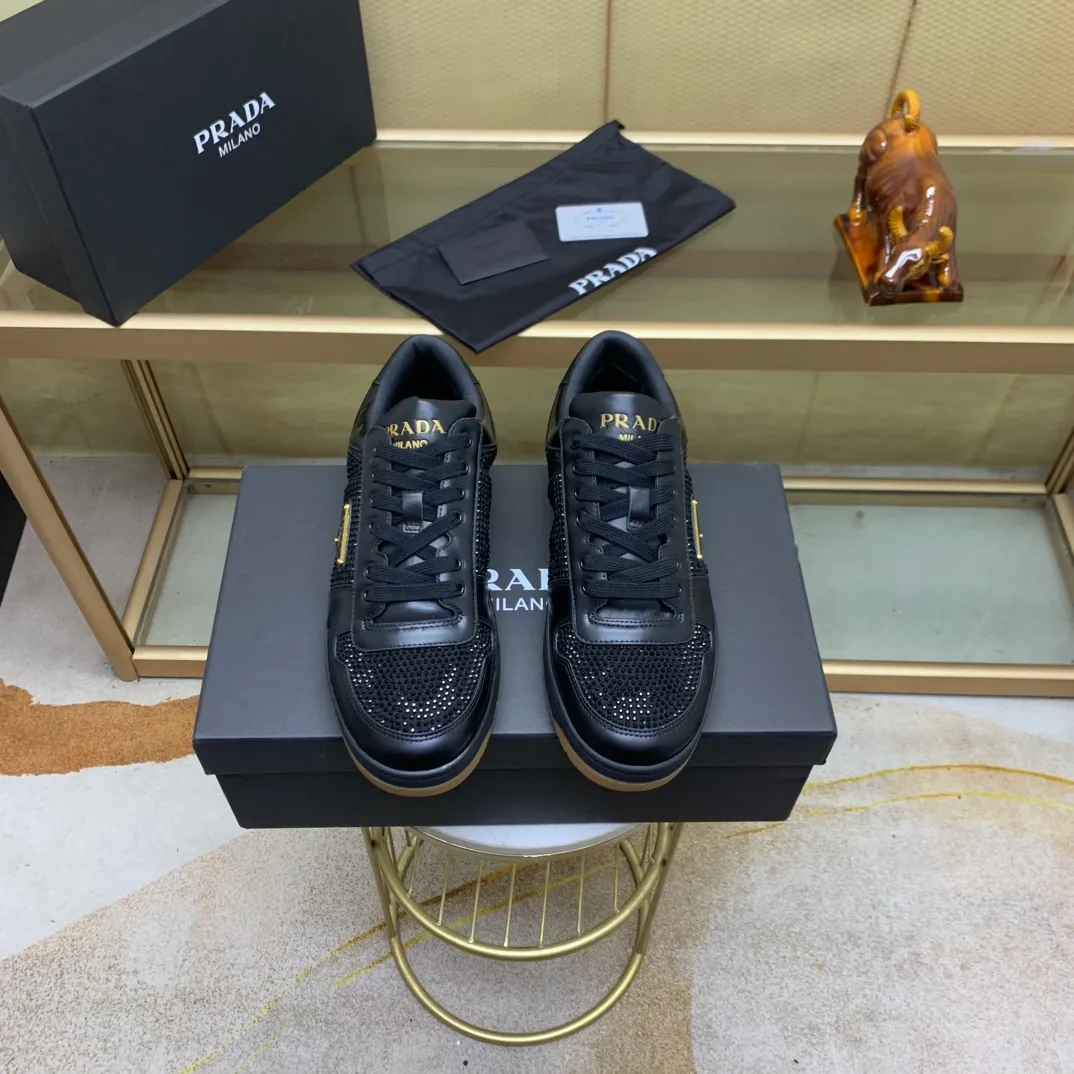 💰680.巜PRADA》Prada: Top 🔝purchasing agent🔍🔍The latest men’s counters are on sale simultaneously, high-quality original calfskin imported from Italy 🇮🇹. Brand logo* (prominent·high-end·noble·class·) exquisite workmanship (imported from Italy🇮🇹 Sole: Original sole provided by the original factory, ⚠️exclusive double-layer activity, TPR rubber, combination outsole; super comfortable, wear-resistant, non-slip, environmentally friendly🌳🌳🌳, real shot🎬The real thing is more beautiful🔍🔍 (high quality, follow the order) code number 38 to 44 (.45 customized)
